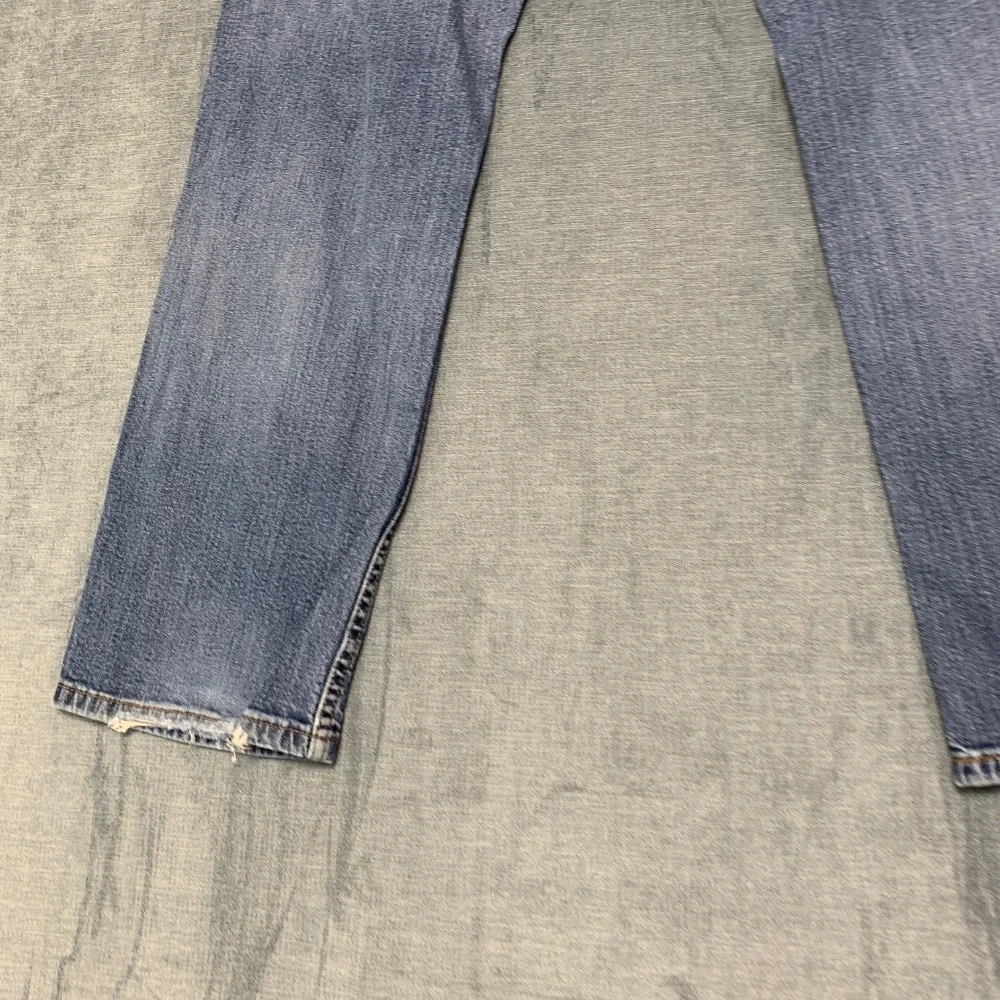 Levi's 559 Jeans Mens 33x30 Blue Denim Frayed Hem Comfort Relaxed Fit Outdoor